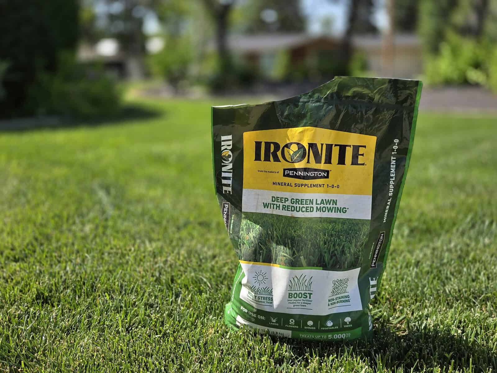 How To Apply Ironite Fertilizer To Get A Dark Green Lawn